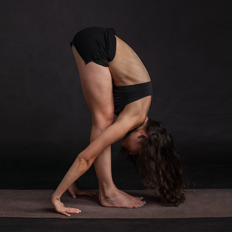 full length, stretching, people, flexibility, healthy lifestyle, adult, barefoot, indoors, exercising, studio shot, strength, wellbeing, woman, stretch