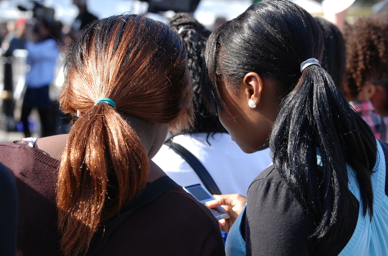 ponytail, portrait, incidental people, black, woman, real people, human hair, leisure activity, phone, brunette, lifestyles, hair, s, 4K, talking, sms