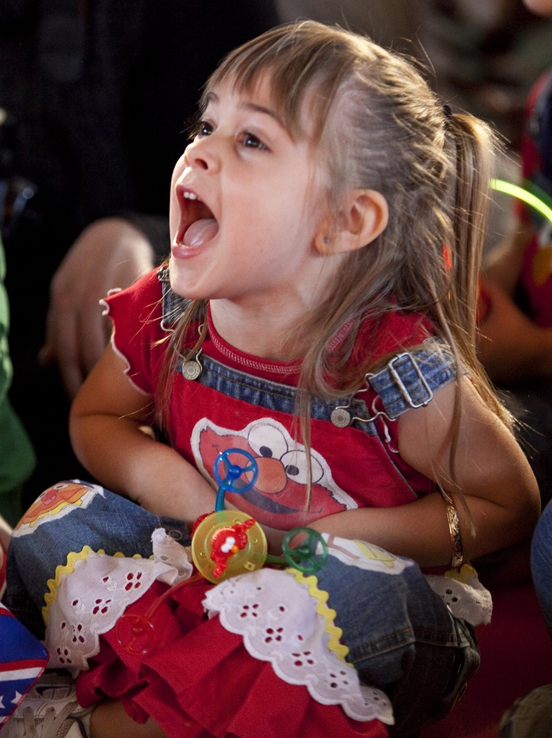 focus on foreground, little, people, child, mouth open, 2K, jumper, looking, one person, fun, girls, innocence, red, women, cute, mouth, emotion, girl