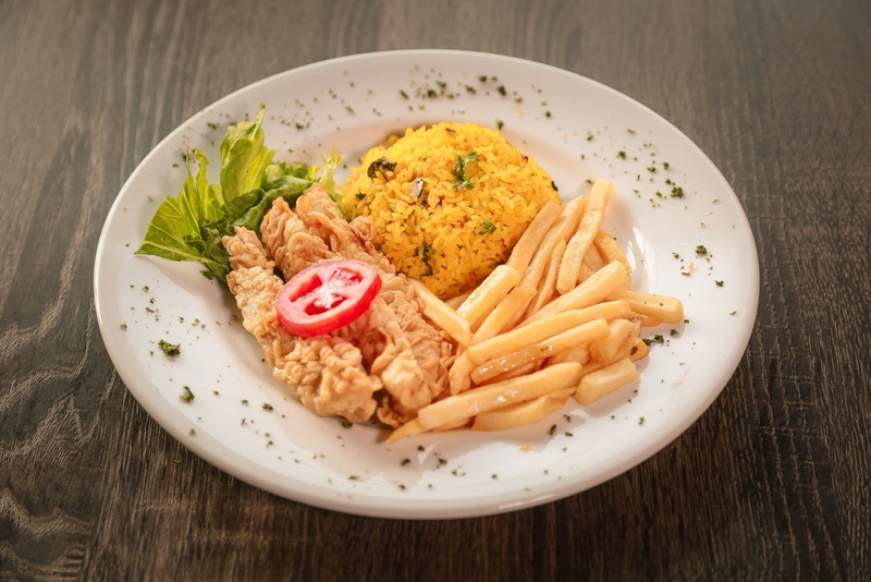 food, directly above, garnish, french fries, lettuce, close-up, pasta, table, freshness, potato, tasty, cooked, cuisine, dinner, no people, food and drink