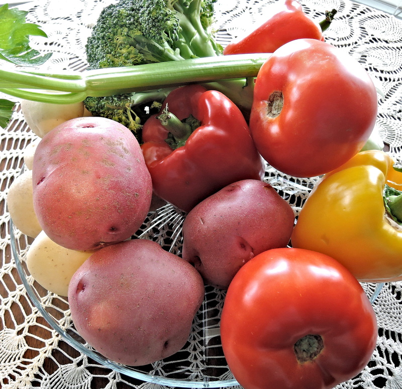 peppers, new potatoes, fruit, broccoli, food and drink, red, celery, market vegetables, choice, basket, raw food, tomatoes, freshness, no people, close-up