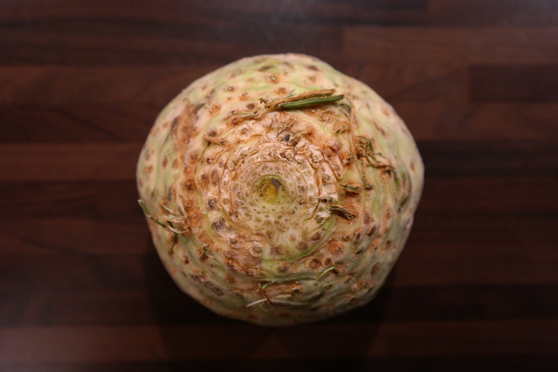 apium graveolens, vitamins, single object, Celeriac, zeller, healthy, table, apium graveolens var rapaceum, Vegetables, still life, wood - material, apiaceae