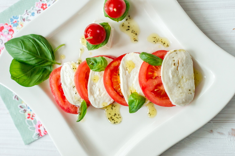 vegetable, tomato, slice, close-up, appetizer, still life, mozzarella, photography, ready-to-eat, close, indoors, food and drink, oil, Caprese, sliced