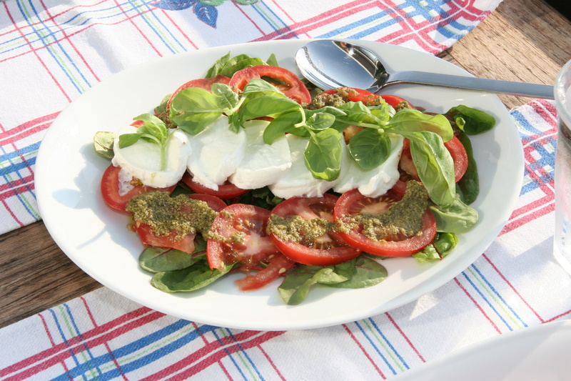ceramic, silver, refreshments, garnish, dinner, fruit, white, cheese, pesto, meal, 2K, dining, freshness, arugula, spoon, crockery, stainless, no people