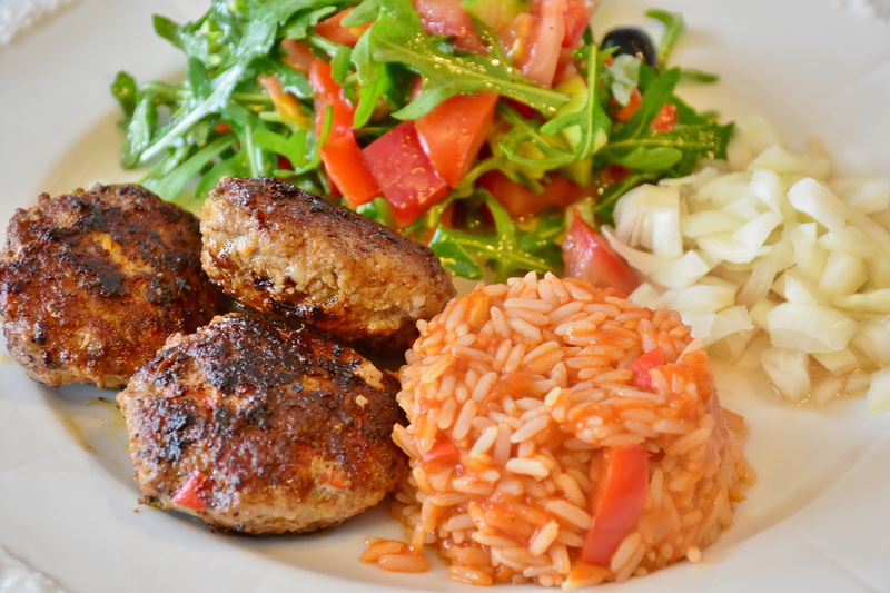 dish, healthy eating, lunch, cucumber, focus on foreground, tomato, food, salad, 5K, side, white meat, plate, still life, fried chicken, kitchen, meat