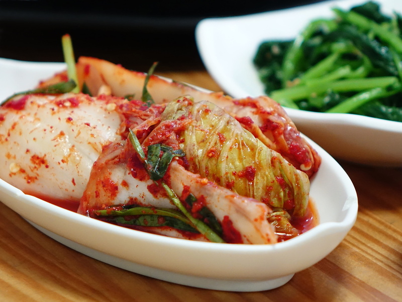 indoors, chicken, serving size, vegetable, freshness, Raw, no People, focus on foreground, tray, food, still life, table, gourmet, Korean, plate, crockery