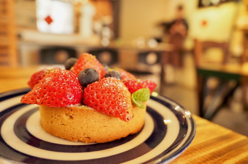 tray, tart - dessert, delicious, freshness, food, bread, pastry, sweet, indulgence, healthy eating, temptation, taiwan, dessert, sweet food, foodie, strawberry tower