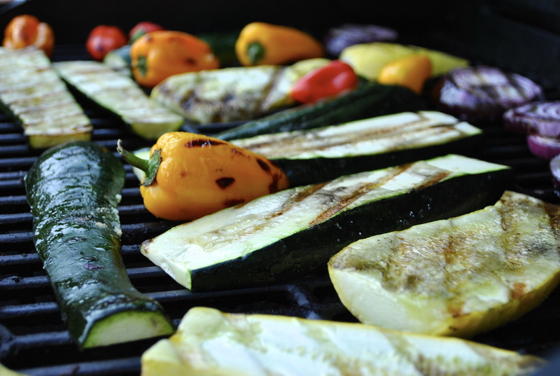 farmers market, barbecue grill, vegetable, ready-to-eat, no people, lunch, grilled vegetables, selective focus, bbq, japanese food, 2K, choice, onions