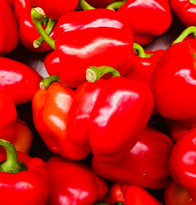 peppers, freshness, bundles, backgrounds, color, colour, spice, market, no people, vegetable, large group of objects, red, wellbeing, 2K, fresh vegetable