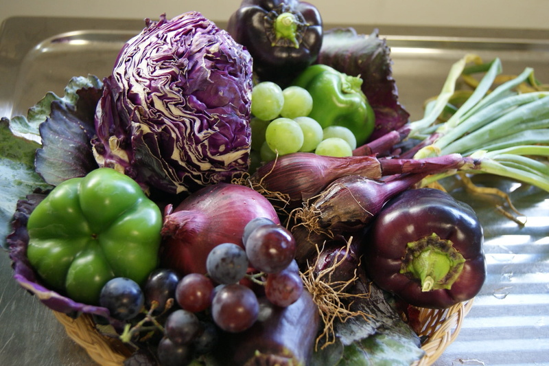 raw food, large group of objects, eggplant, wellbeing, onion, vegetable, close-up, 1080P, indoors, variation, food and drink, still life, grapes, container