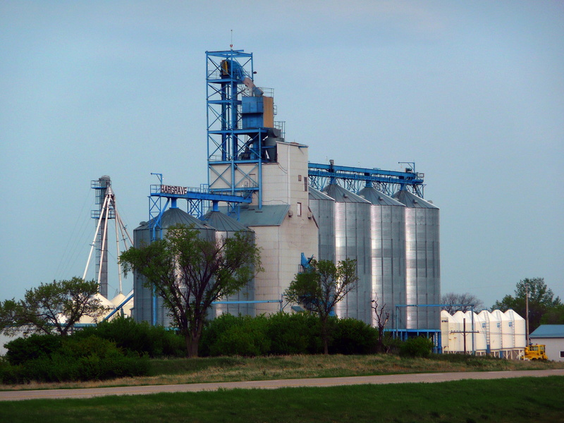 building exterior, industrial building, Silo, building, industry, fuel and power generation, agriculture, grass, Grain Elevator, tree, sky, 2K, clear sky