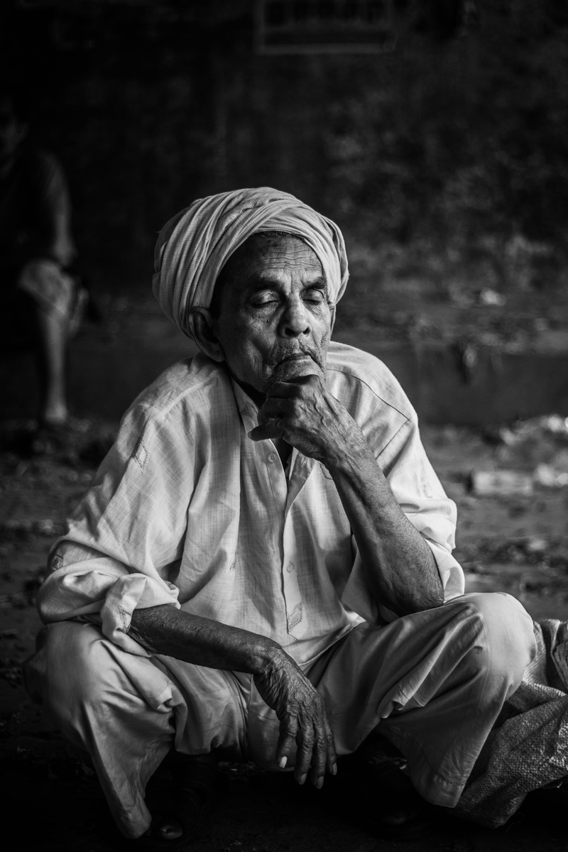 hopelessness, lifestyles, poor, veil, sit, male, one person, religion, real people, focus on foreground, sitting, facial expression, person, depression - sadness