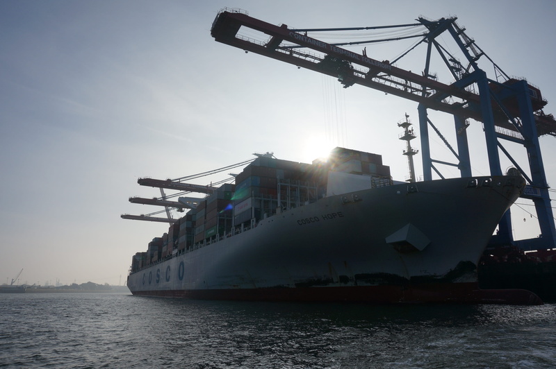 machinery, sunlight, waterfront, freight transportation, container ship, 4K, container, sea, outdoors, shipping, freighter, transportation, no people