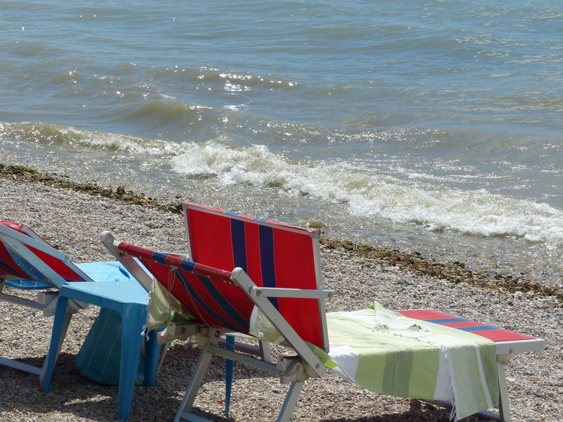 relaxation, tranquility, motion, day, no people, holiday, land, 4K, water, seat, sunlight, deck chair, rest, beauty in nature, nature, wave, sand, chair