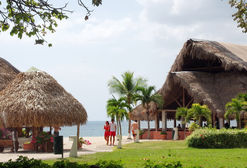 luxury, architecture, vacations, travel destinations, plant, beauty in nature, water, built structure, sea, idleness, sandy beach, roof, nature, Panama