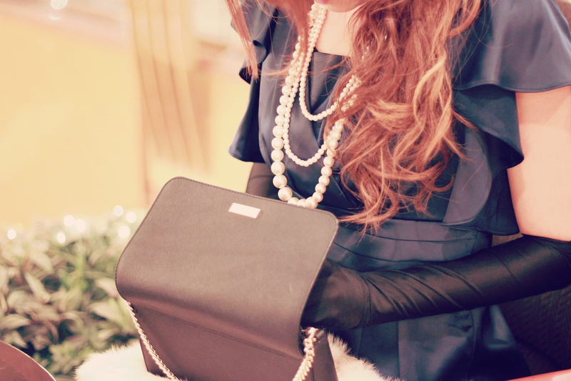 sling, midsection, people, day, hairstyle, bag, close-up, one Woman Only, long hair, human body part, adult, dress, fashion, formal, indoors, leather, females