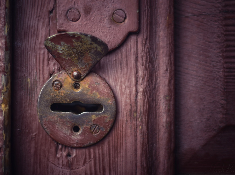 close-up, latch, wood - material, metal, old, round, full frame, entrance, safety, Vintage, brown, security, day, textured, weathered, 4K, rusty, antique