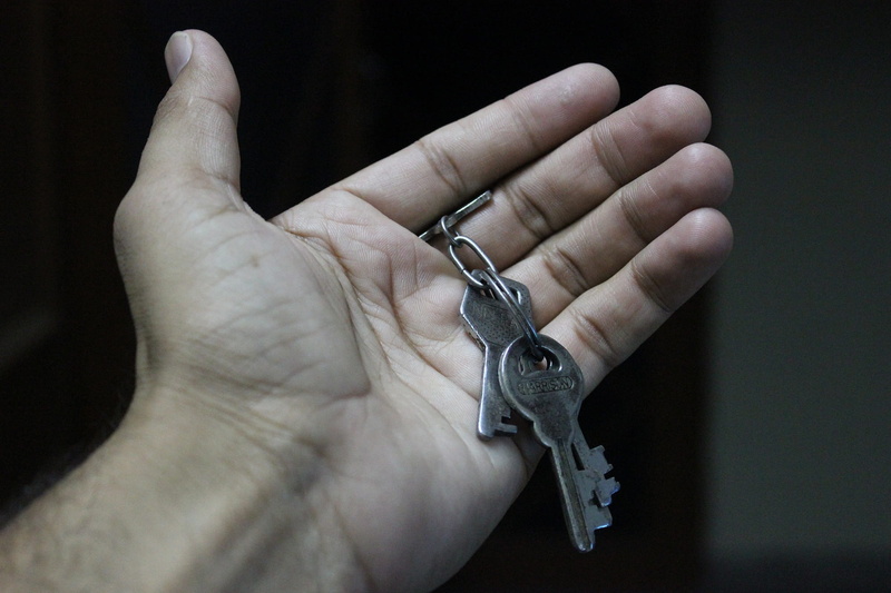 studio shot, one person, personal perspective, spirituality, bunch, 1080P, body part, keys, religion, close-up, open, grey, hand, human hand, holding