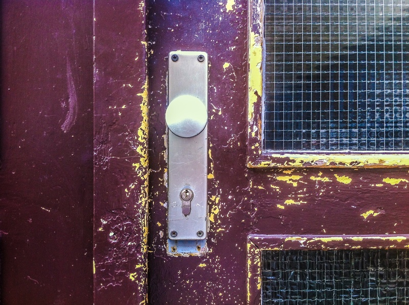 open, front door, lock, house keys, weathered, close to, purple, door lock, security, 2K, keys, knob, closed, paint, aperture, handle, locks to, no people
