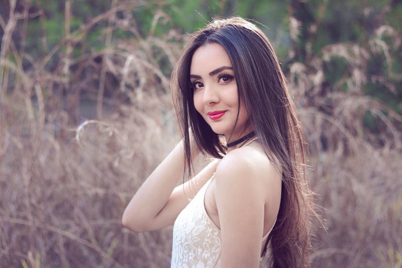 top, white, one person, nature, beautiful, beautiful people, leaf, fashion, beautiful woman, hairstyle, hair, brown, sleeveless, beauty, teenager, dress