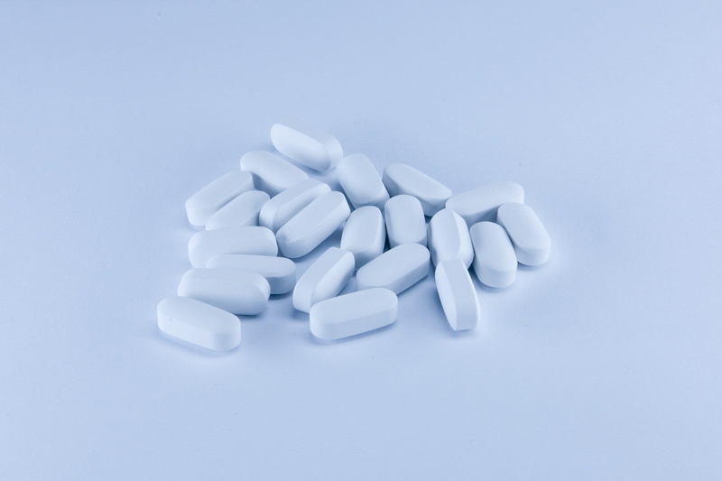 pill, capsule, narcotic, treatment, prescription medicine, nutritional supplement, health, medical, care, studio shot, antioxidant, vitamin, blue, dieting