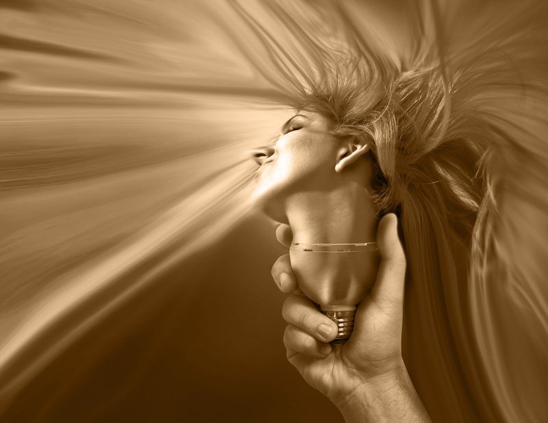beauty, young women, close-up, blond hair, hair, hairstyle, hand, long hair, beautiful woman, 2K, holding, human hair, women, bulb, head, woman, nail