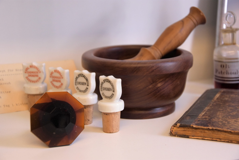 mortar and pestle, cult, mortar, hand, human hand, calligraphy, drugstore, publication, medicine, healthcare and medicine, table, herbal medicine, 4K