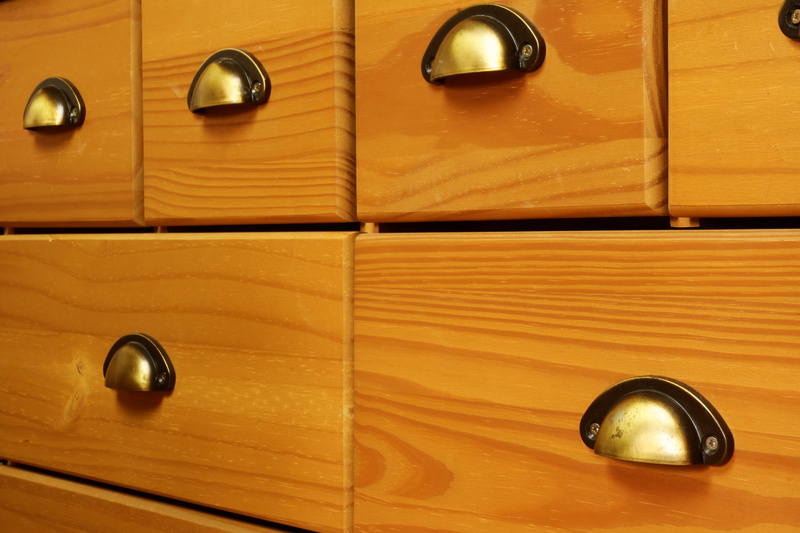 apothekerschrank, brown, close-up, knauf, antique, group of objects, no people, door knob, order, in a row, old, wood - material, apothecary cabinet, knob