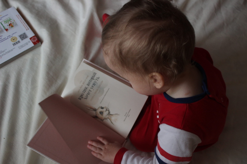 toddler, innocence, education, one person, young, reading, bed, indoors, babyhood, paper, males, child, male, childhood, real people, holding, sitting