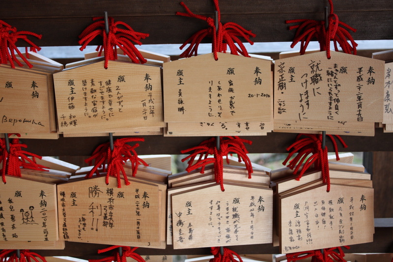 indoors, spirituality, request boards, prayer boards, large group of objects, architecture, 4K, tablets, script, abundance, shrine, communication, red