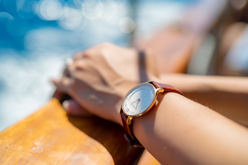 time, accessory, silver, analog, apparel, goggles, life buoy, nature, leather, 4K, strap, jewelry, undershirt, round, sunglasses, sunlight, human, wristwatch