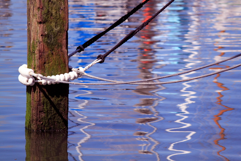 blue, knotted, maritime, close-up, protection, anchoring, lake, Travel, reflections, connected, ropes, wood, summer, Holiday, plank, security, focus on foreground