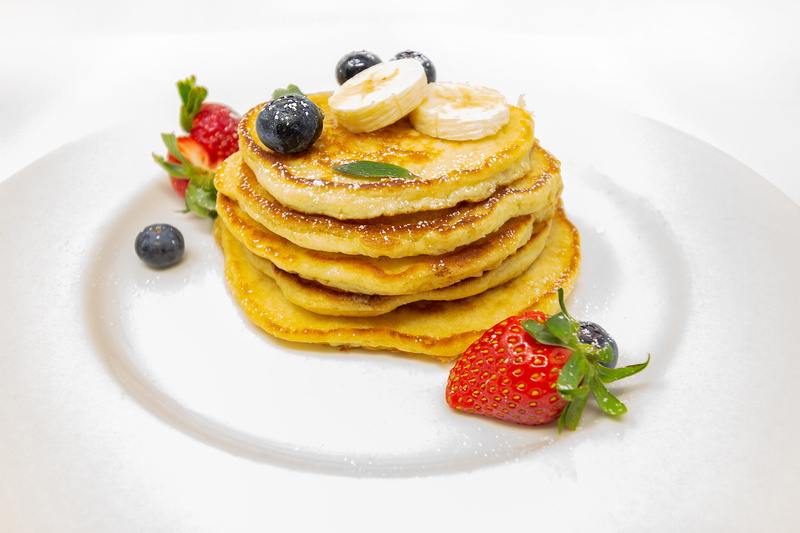 strawberry, crockery, sweet food, syrup, breakfast, pancakes, blueberry, sweet, plant, close-up, meal, no people, 5K, fruit, clean, delicious, bread, sweets
