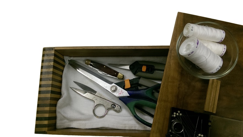 black, technology, work, wood - material, box, finance, industry, indoors, equipment, shears, white background, paper, tailor, sew, 2K, handmade, clothing