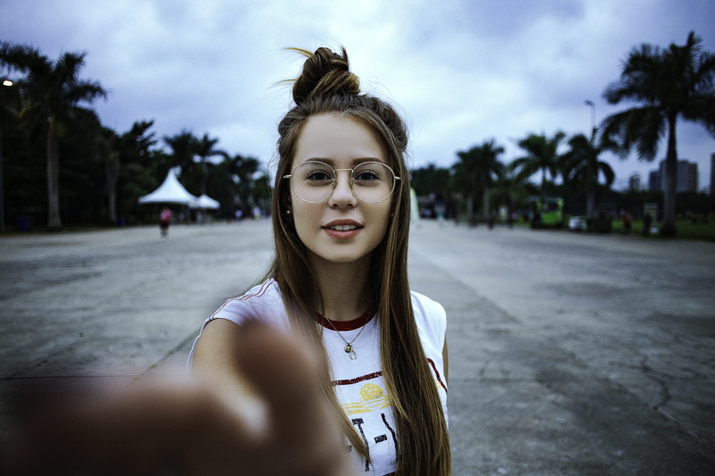 front view, woman, adult, wearing, headshot, pretty, round, tree, young adult, young women, outdoors, beautiful, hairstyle, beauty, hair, looking at camera