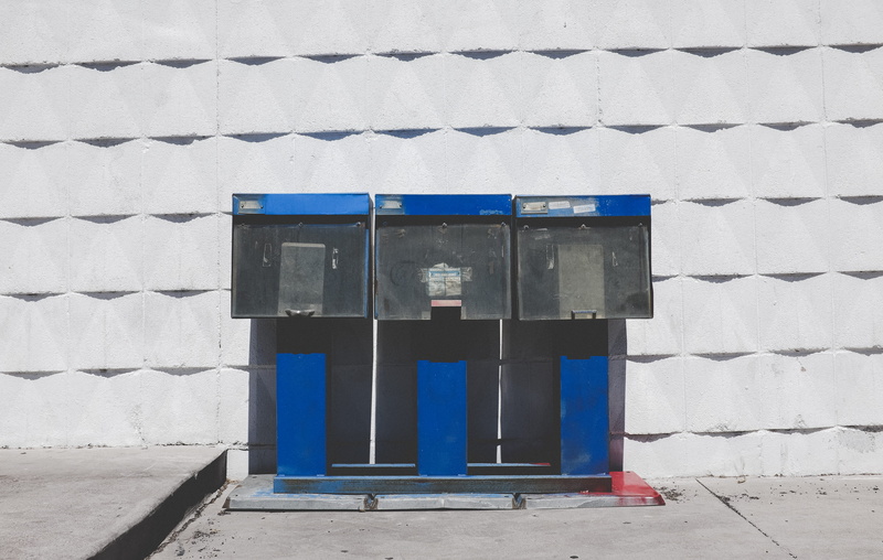 united states, built structure, no people, blue, building exterior, box, recycling bin, ghetto, poverty, las vegas, empty, downtown, pattern, garbage bin