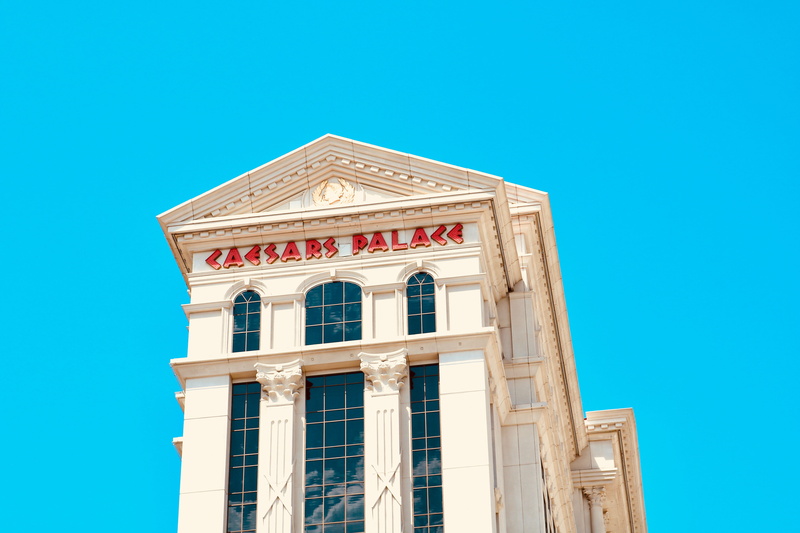 blue, outdoor, hd, gamble, history, sunlight, skyline, window, the past, architecture, white, building, 5K, copy space, architectural column, built structure