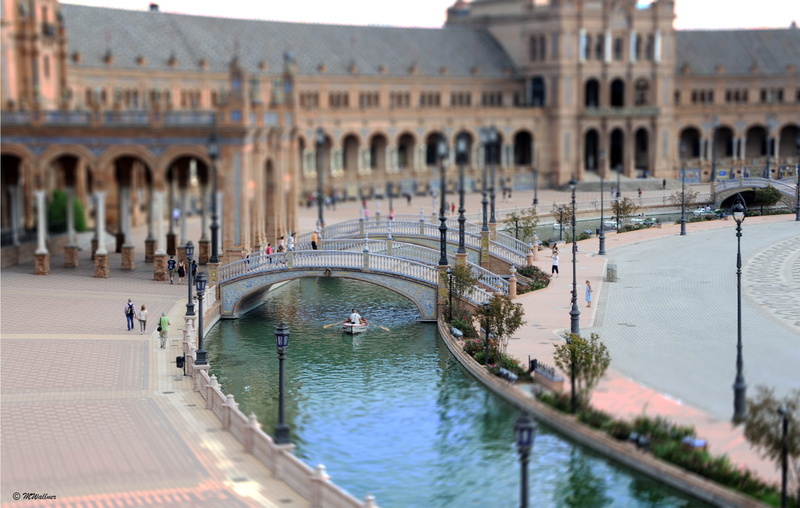outdoors, building exterior, places of interest, arch, seville, space, day, water, built structure, tourism, reflection, historically, tiefenschärfe, spain