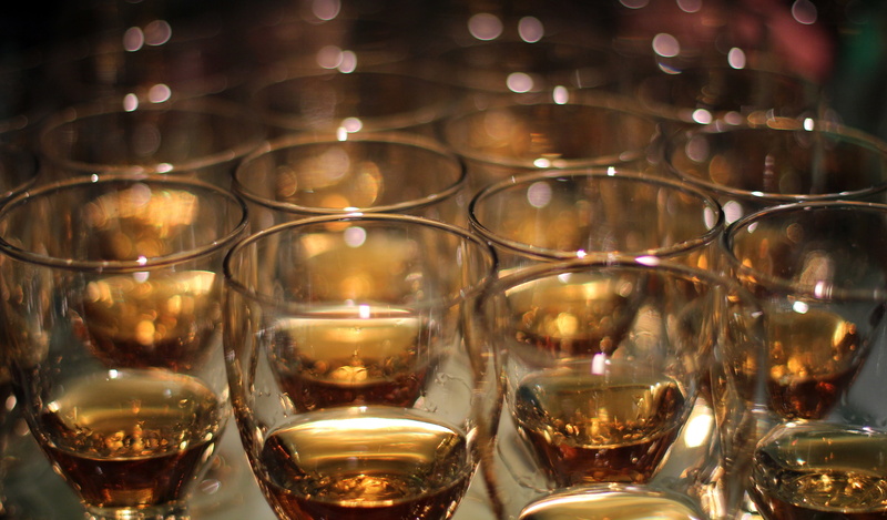 flame, reflect, bourbon, good drop, whiskey glass, wine, whiskey, fire - natural phenomenon, amber, symmetry, drink, wineglass, close, refreshment, irish