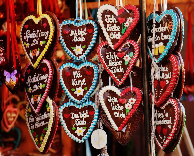 retail display, sweetness, colorful, multi colored, gingerbread cookie, variation, gift, choice, customs, food, sugar font, no people, folk festival, text
