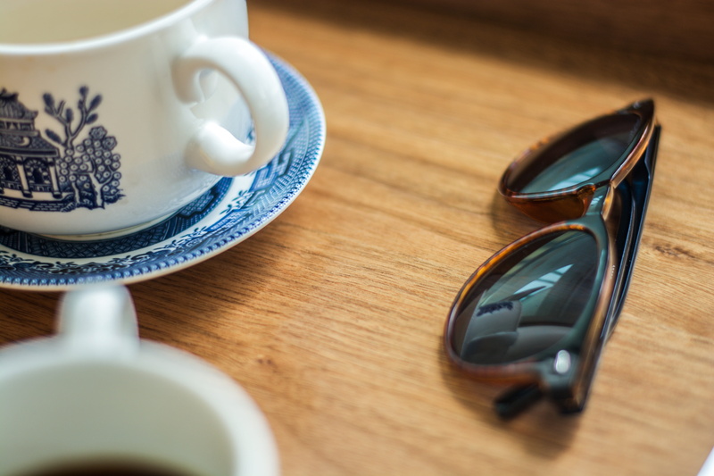 still life, refreshment, indoors, crockery, methodical coffee, sunglasses, mug, glasses, china, coffee - drink, tea cup, tea, freshness, food and drink