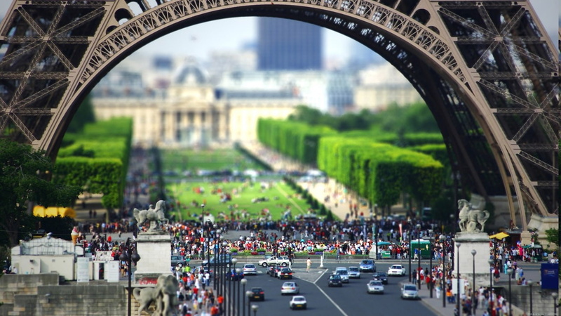 large group of people, France, real people, street, built structure, outdoors, city life, Paris, Tilt Shift, arch, anime, travel destinations, mode of transportation