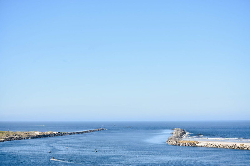 sky, body, shore, groyne, clear sky, land, beauty in nature, sea, new, water, clue, outdoors, jetty, copy space, tranquil scene, photo, no people, daytime