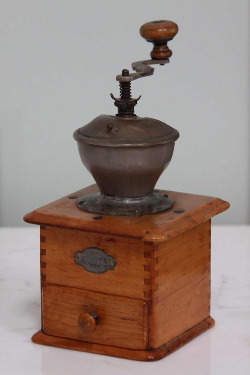 4K, wood - material, old coffee-mill, scale, table, retro styled, old coffee grinder, old, no people, day, close-up, studio shot, wall - building feature