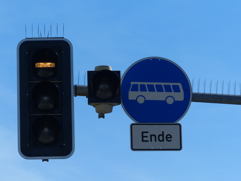 traffic light signal, close-up, transportation, rules of the road, road signal, 4K, clear sky, road sign, no people, end, beacon, guidance, bus, traffic