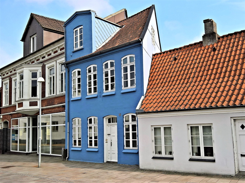restored, white, in a row, roof tile, roof, built structure, residential district, eye catcher, sonderburg, nature, blue, sunlight, 2K, outdoors, old town houses