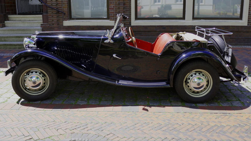 outdoors, 4K, building exterior, technology, architecture, Auto, Oldtimer, footpath, day, motor vehicle, street, stationary, garage, Historically, Vehicle