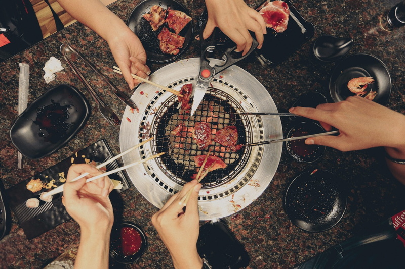 young adult, togetherness, personal perspective, leisure activity, hand, food, family, grill, women, finger, eat, adult, people, meat, group, low section