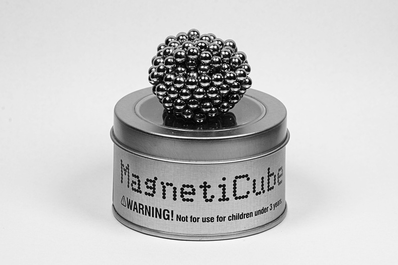studio shot, magneticube, sweet food, 2K, container, magnet, white background, communication, unhealthy eating, indulgence, no people, still life, sweet