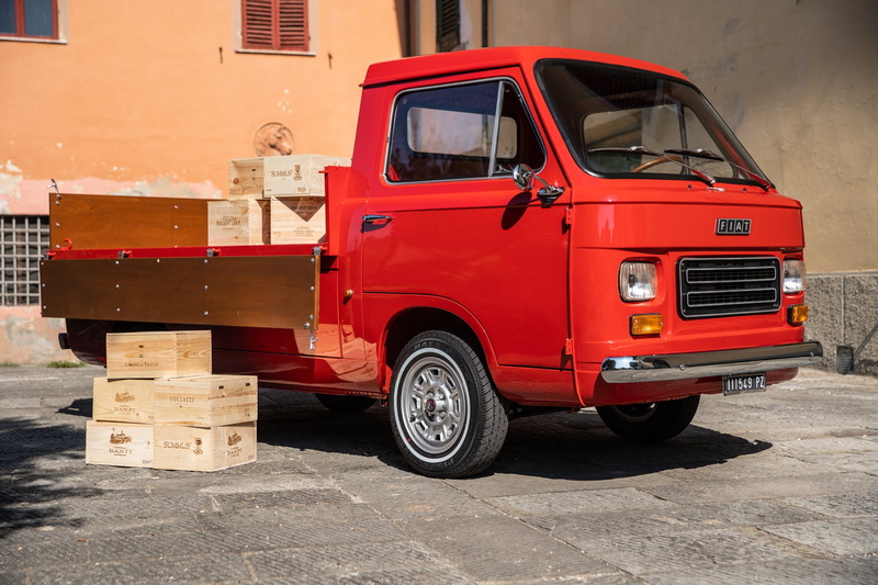 car, Van, Coriasco, parking, mode of transportation, motor vehicle, stationary, transportation, no people, Red, built structure, building, 1080P, truck